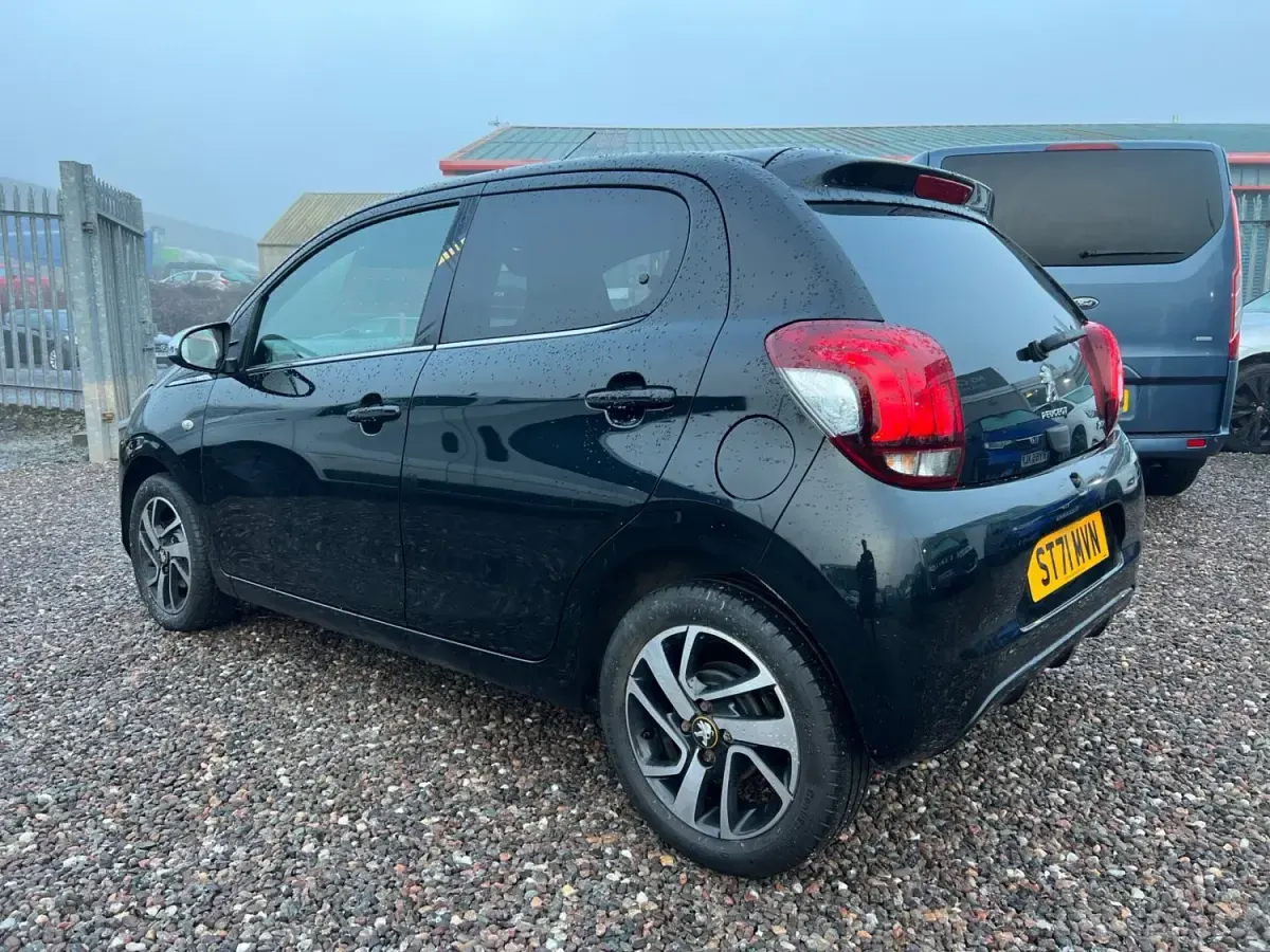 Begagnad Peugeot 108 Collection 2021 Svart Halvkombi