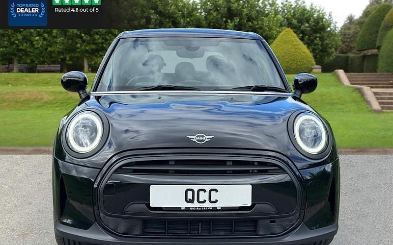 Begagnad Mini Cooper Exclusive 136 HK (100 kW) 2021 Svart Halvkombi