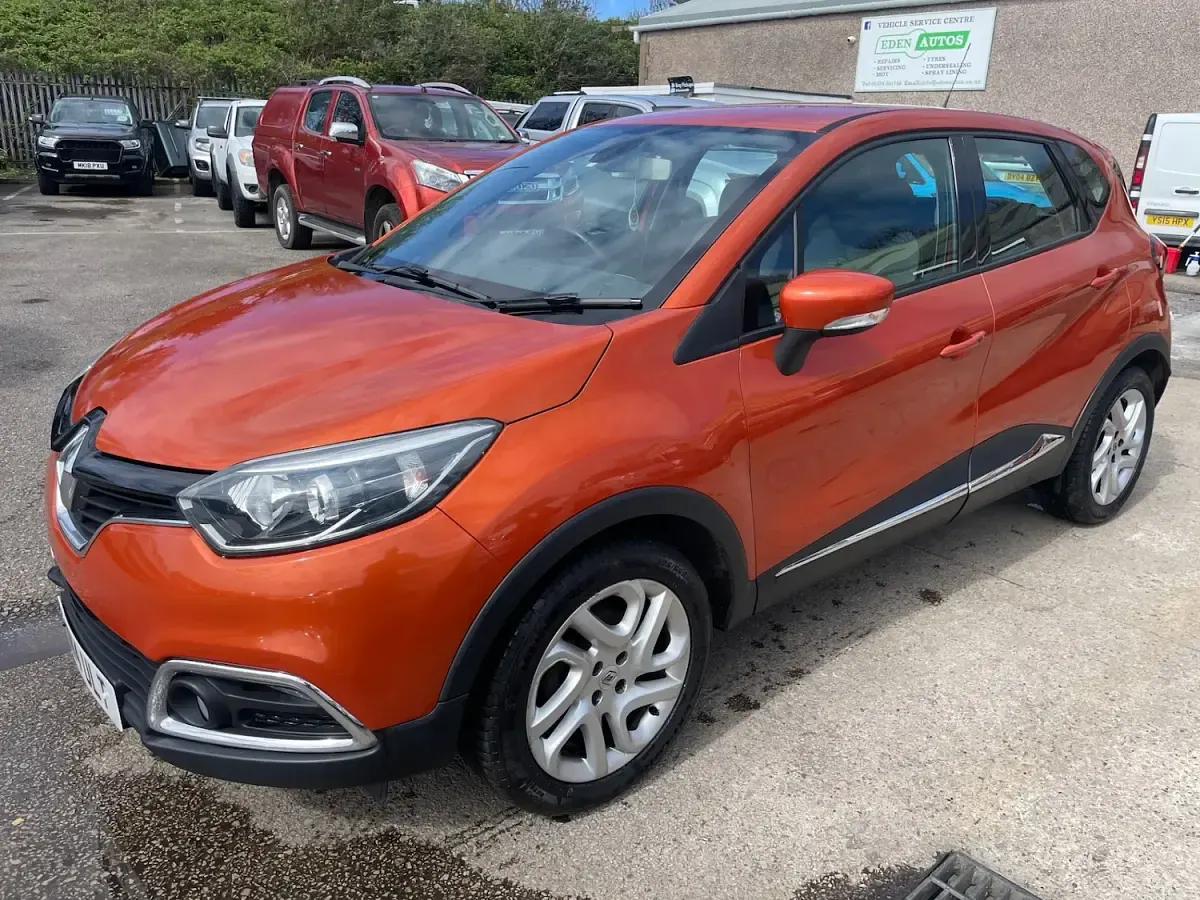 Used Renault Captur Dynamique 90 HP (66 kW) 2014 Orange SUV
