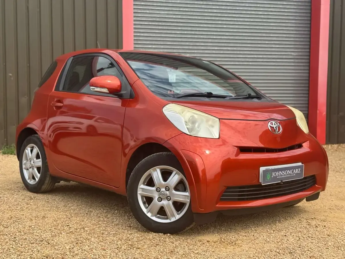 Used Toyota iQ 68 HP (50 kW) 2011 Red Hatchback