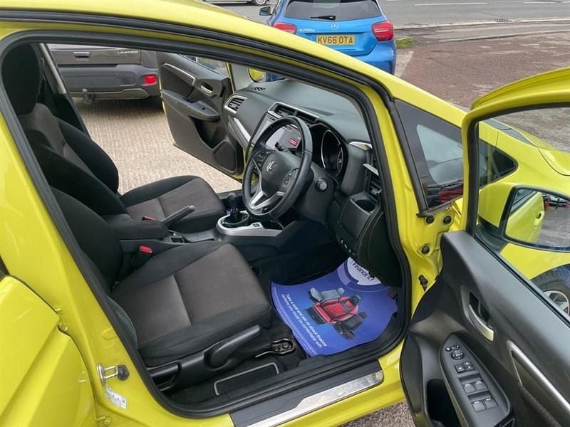 Used Honda Jazz EX 102 HP (75 kW) 2015 Yellow Hatchback