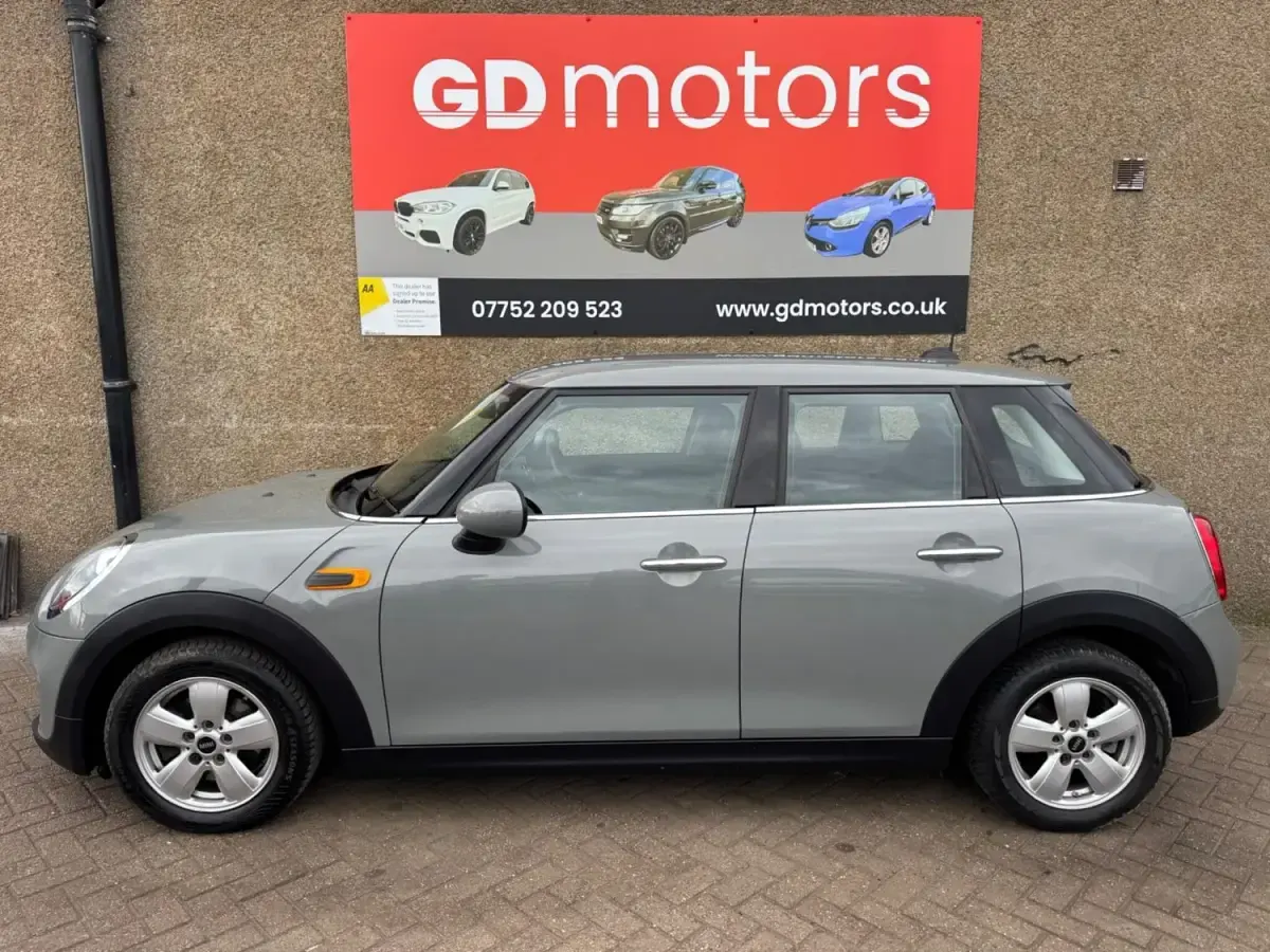 Begagnad Mini Cooper D Hatch 2015 Grå Halvkombi