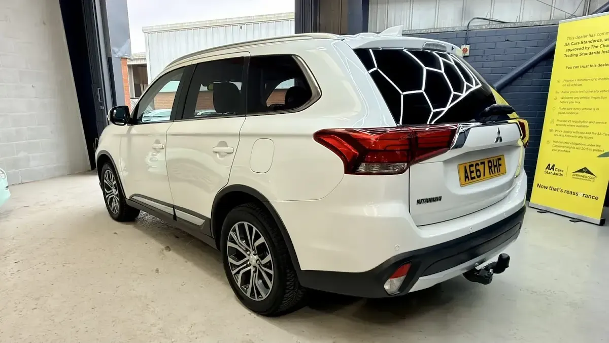 Used Mitsubishi Outlander 147 HP (108 kW) 2017 White SUV