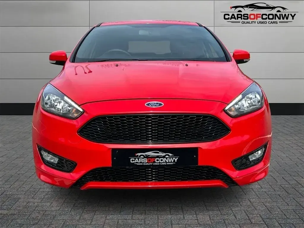 Used Ford Focus ST-Line 140 HP (102 kW) 2018 Red Hatchback