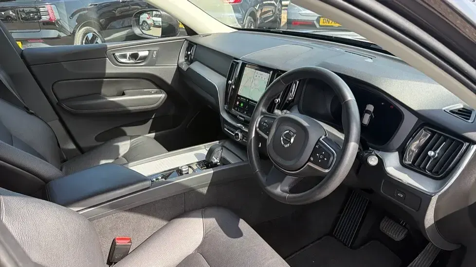 Used Volvo XC60 Core 247 HP (181 kW) 2024 Grey SUV