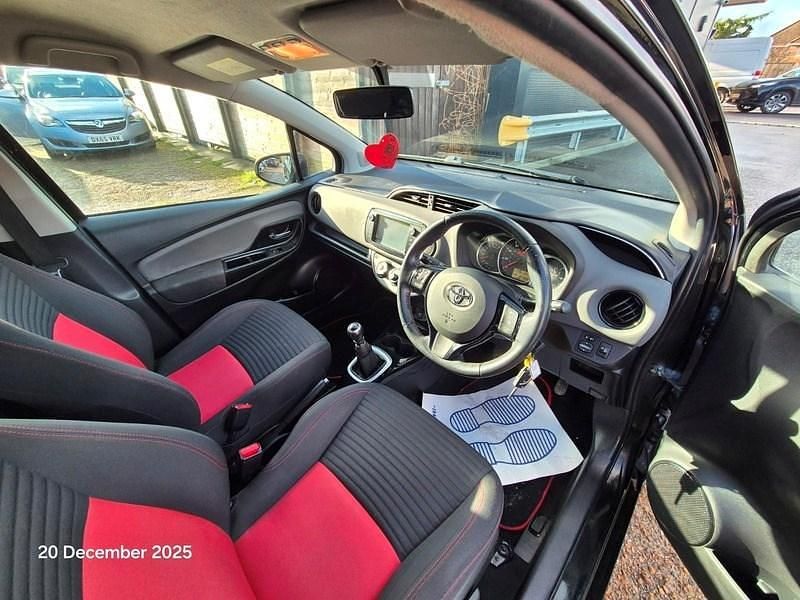 Used Toyota Yaris Sport 99 HP (72 kW) 2014 Black Hatchback