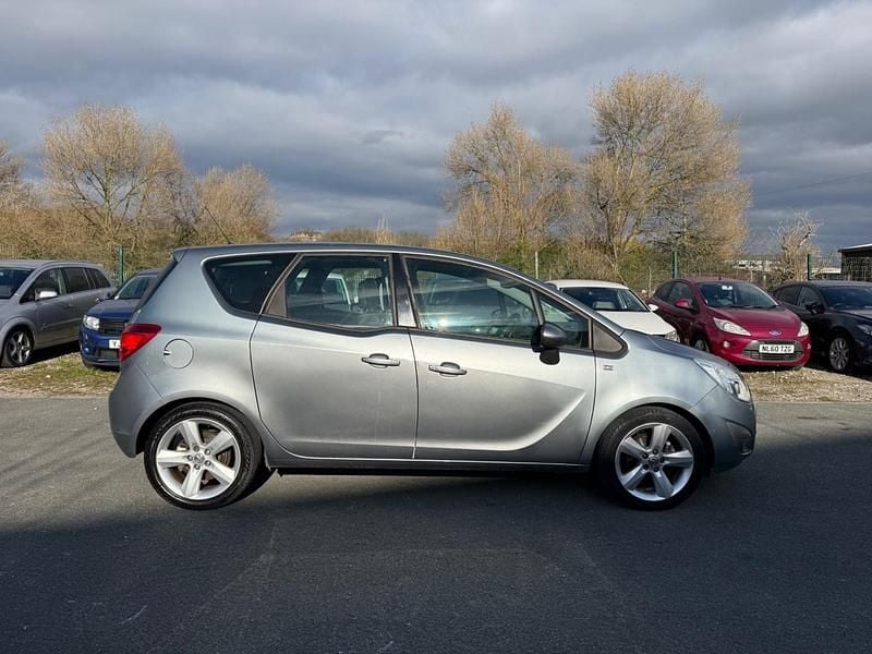 Begagnad Vauxhall Meriva 2011 Silver Minibuss