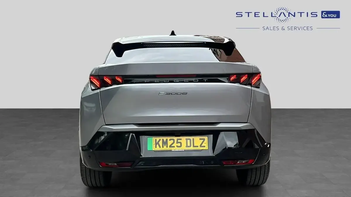 Used Peugeot e-3008 GT 152 kW (207 HP) 2025 Grey SUV