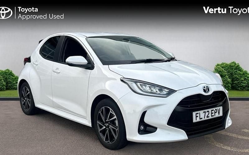 Used 2025 Toyota Yaris Hybrid Design Hatchback | £17,699 (Super price) - Image 1/4
