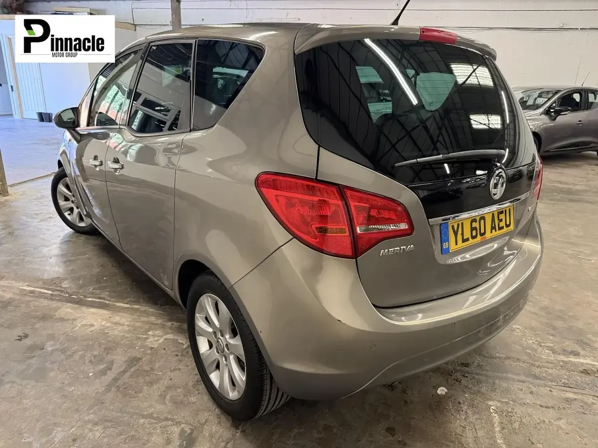 Used Vauxhall Meriva 100 HP (73 kW) 2011 Brown MPV