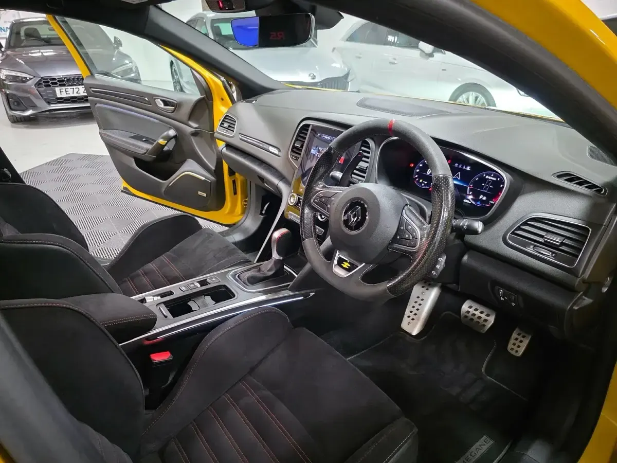 Used Renault Mégane IV R.S. 300 HP (220 kW) 2021 Yellow Hatchback