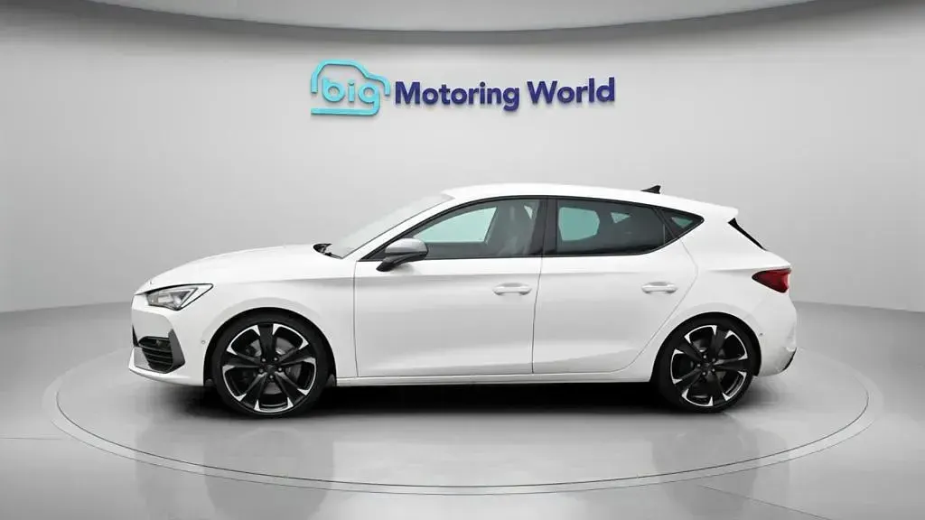 Used Cupra Leon VZ2 310 HP (228 kW) 2022 White Hatchback