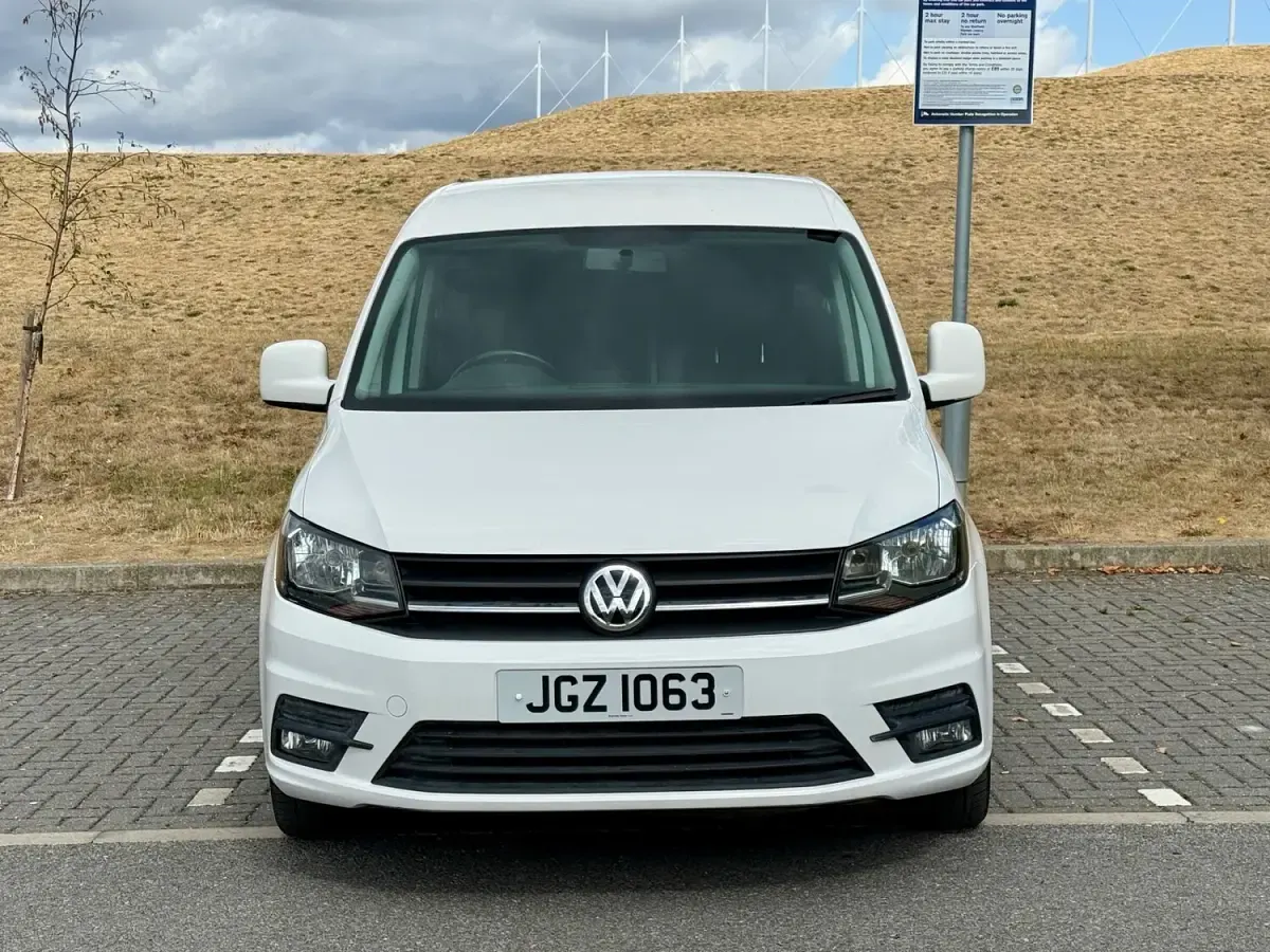 Used VW Caddy Trendline 102 HP (75 kW) 2018 White MPV