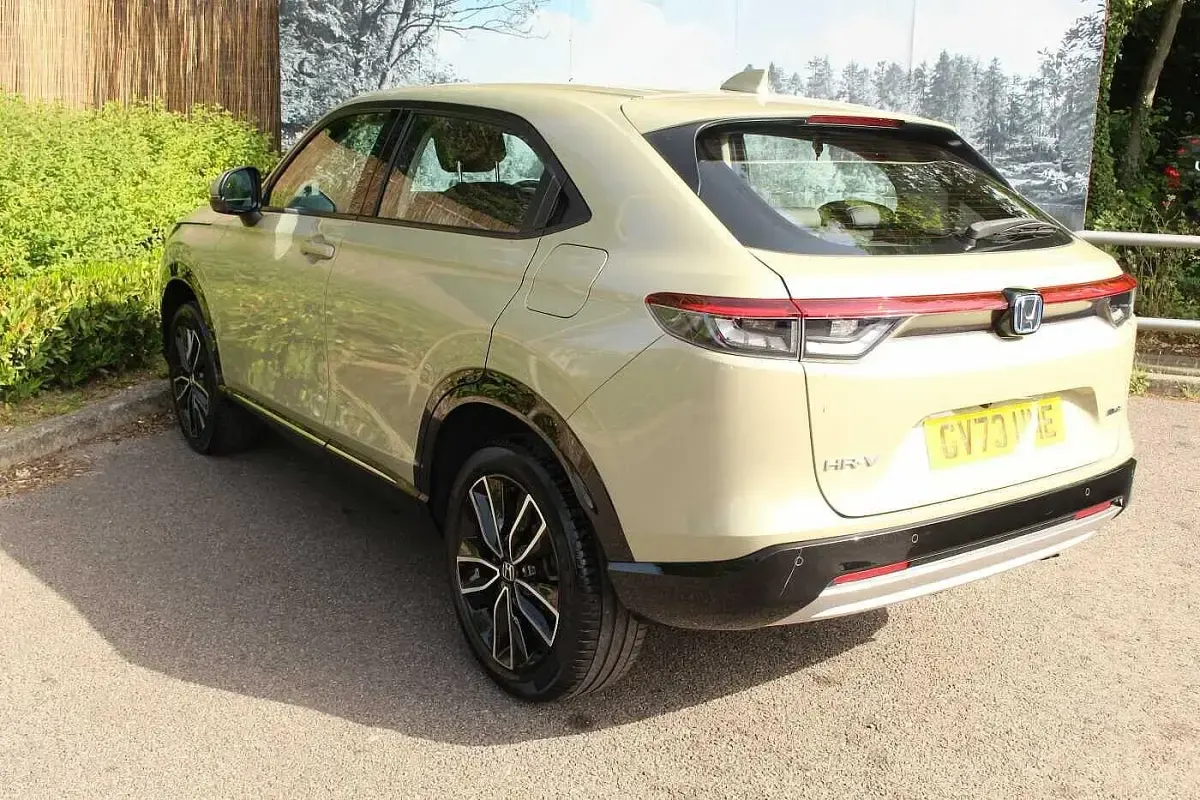 Used Honda HR-V Advance 131 HP (96 kW) 2024 Sand khaki SUV