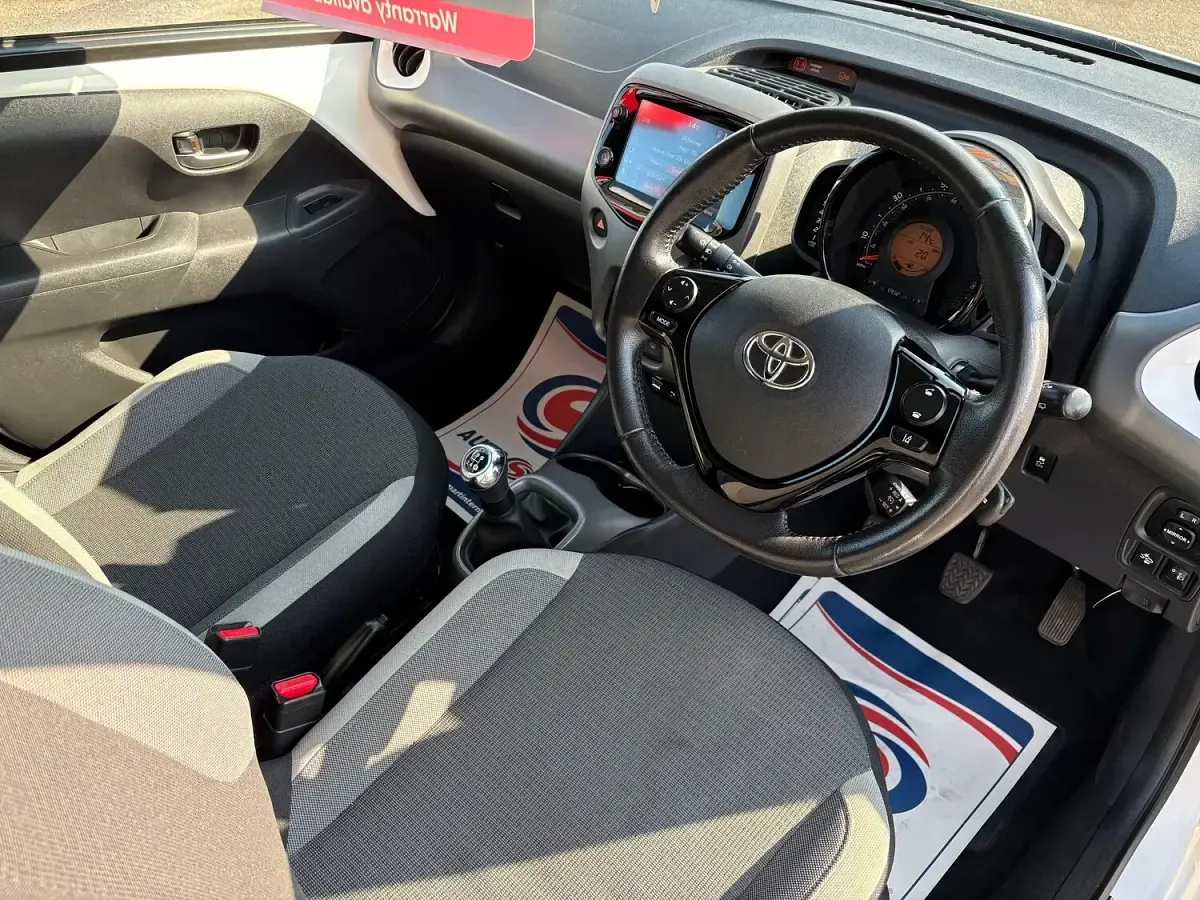Used Toyota Aygo Trend 71 HP (52 kW) 2021 White Hatchback