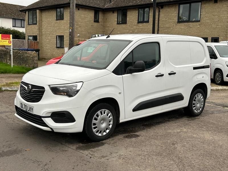 White Used 2020 Vauxhall Combo Sportive MPV | £6,975 (Fair price) - Image 1/4