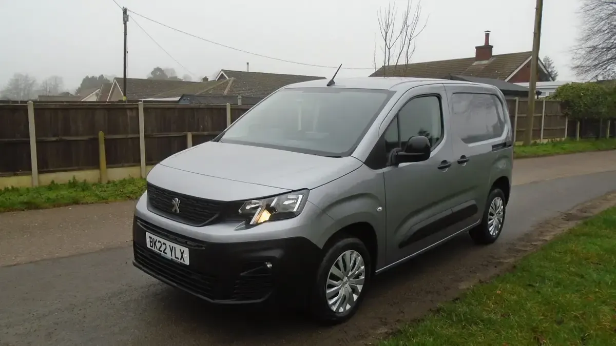 Used Peugeot Partner 100 HP (73 kW) 2022 Grey MPV