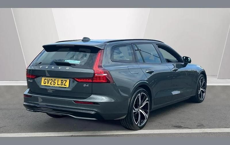 Used Volvo V60 Plus 194 HP (142 kW) 2025 Green Estate