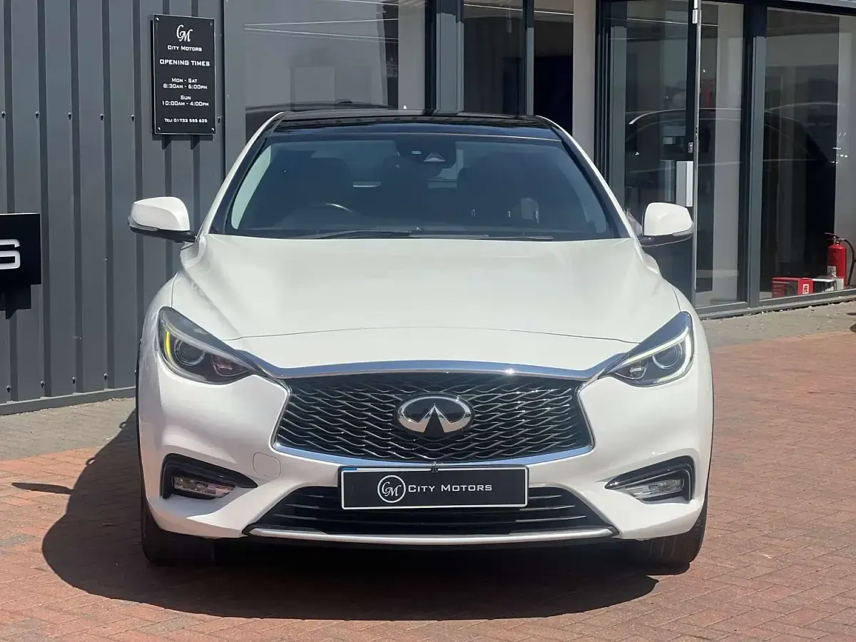 Used Infiniti Q30 Premium 2017 White Hatchback