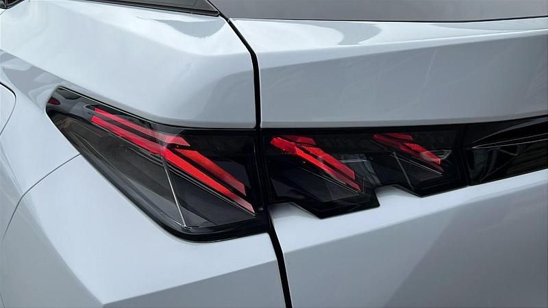 Used Peugeot e-3008 GT 152 kW (207 HP) 2024 White SUV