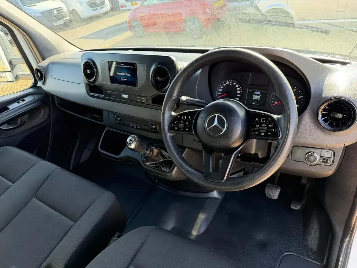 Used Mercedes Sprinter 143 HP (105 kW) 2019 White Van