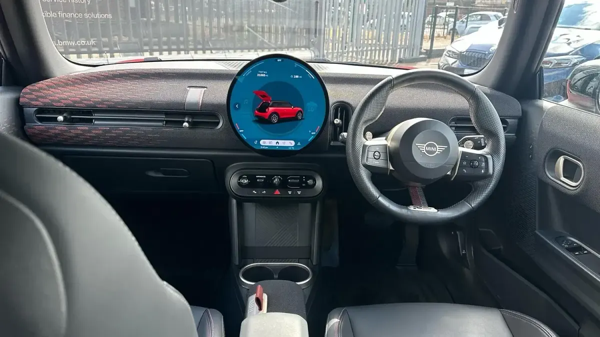 Used Mini Cooper Hatch 154 HP (113 kW) 2024 Red Hatchback