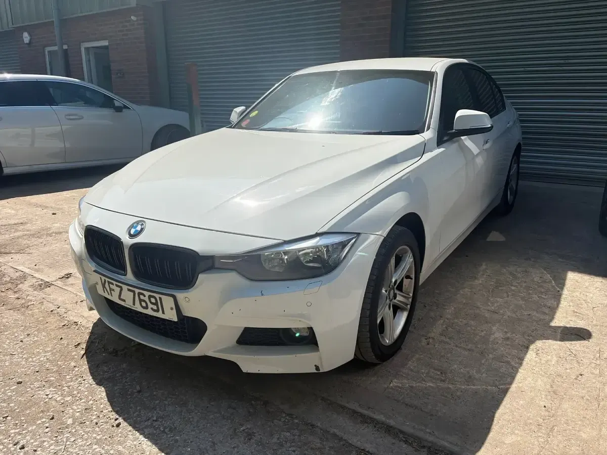 Used BMW 318 2012 White Sedan