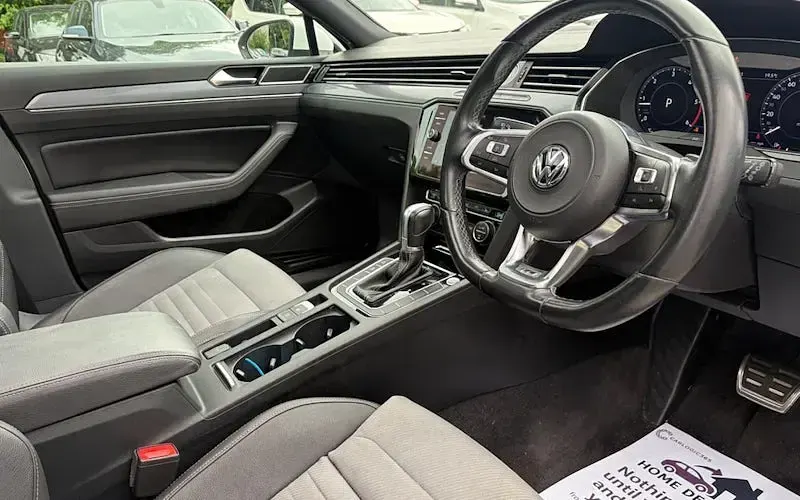 Used VW Passat R-line 150 HP (110 kW) 2018 White Estate