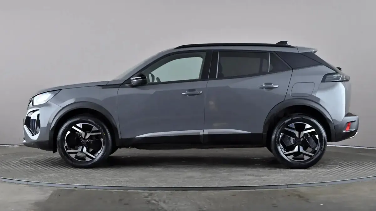 Używany Peugeot 2008 Allure 131 KM (96 kW) 2024 Szary SUV