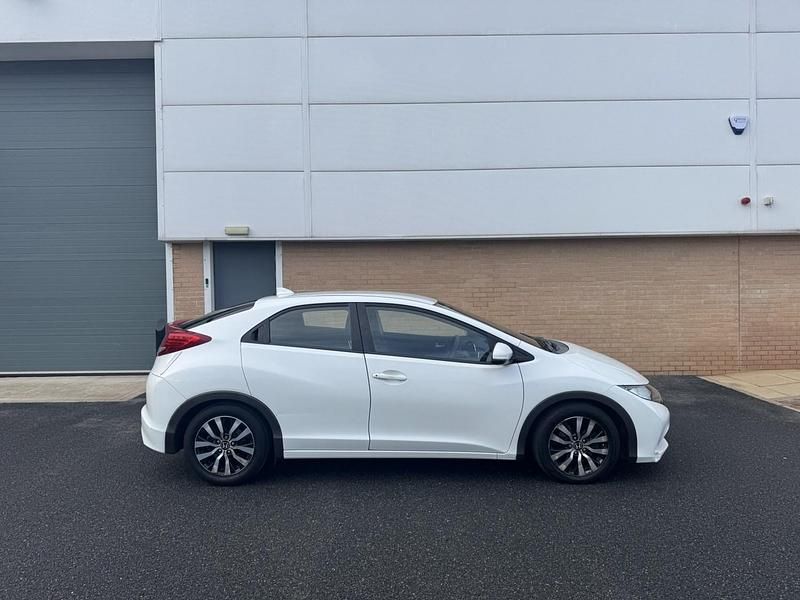 Used Honda Civic SE 2013 White Hatchback