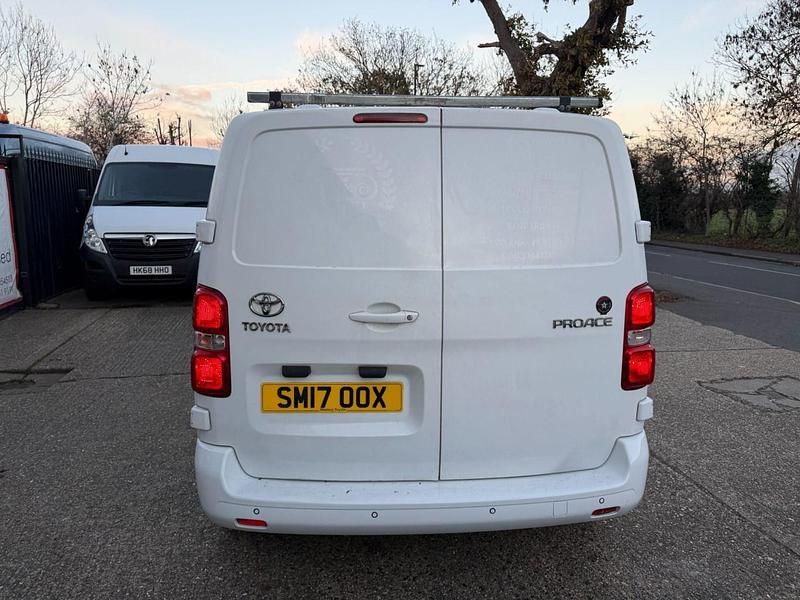 Usado Toyota Proace Comfort 115 CV (84 kW) 2017 Blanco Monovolumen