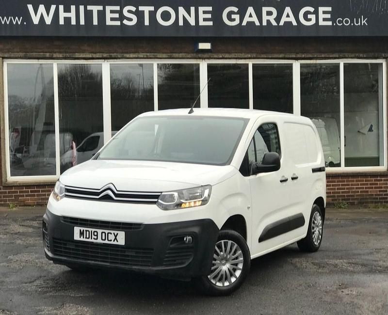 Used Citroën Berlingo 75 HP (55 kW) 2019 White MPV