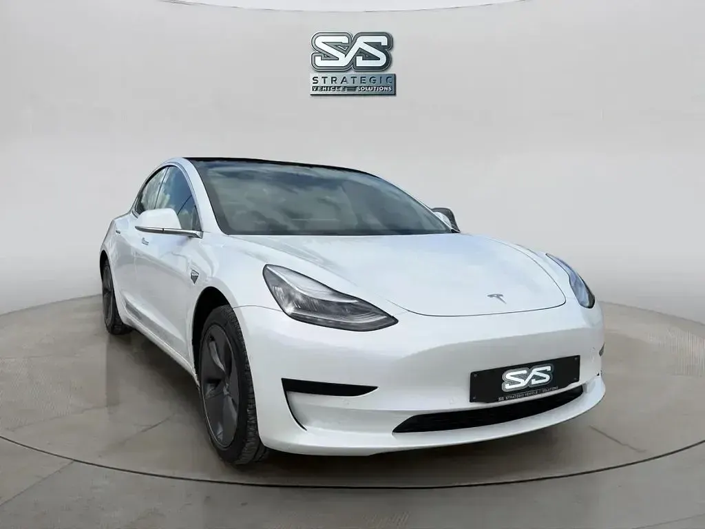Used Tesla Model 3 Standard Range Plus 239 kW (325 HP) 2020 White Sedan
