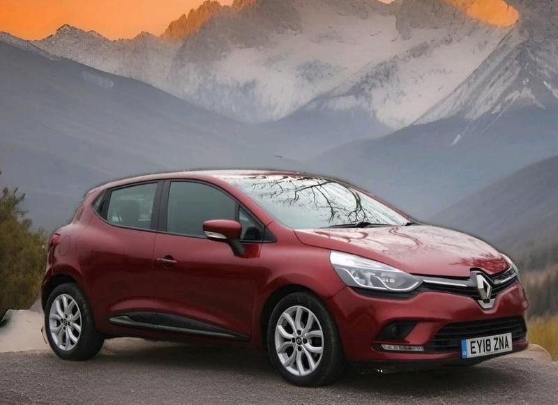Used Renault Clio IV Dynamique 90 HP (66 kW) 2018 Red Hatchback