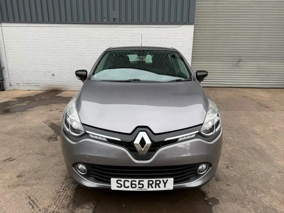 Used Renault Clio Dynamique 90 HP (66 kW) 2015 Grey Hatchback
