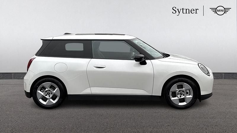 Used Mini Cooper Hatch 133 kW (181 HP) 2024 White Hatchback