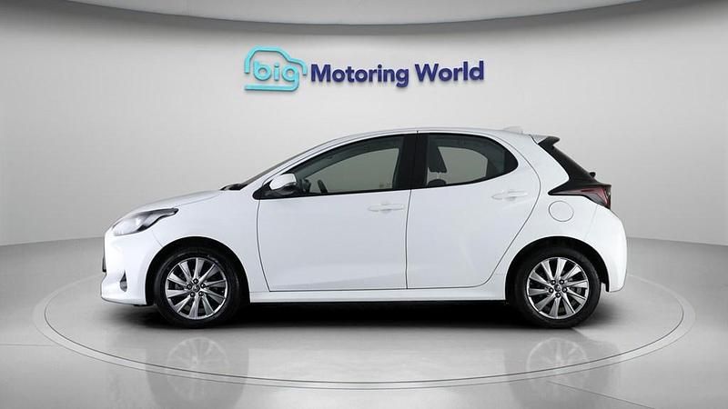 Used Toyota Yaris Hybrid 116 HP (85 kW) 2024 White Hatchback
