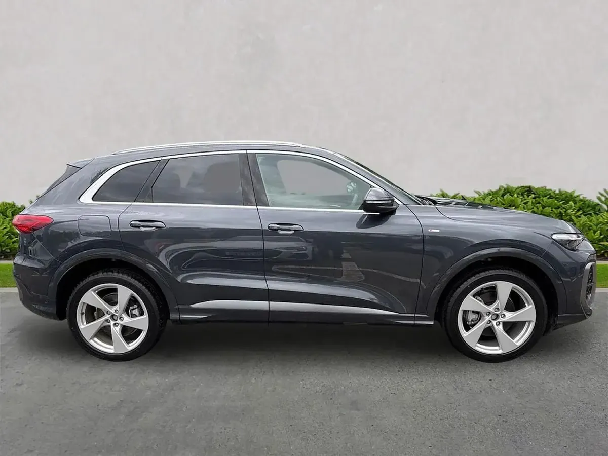 Used Audi Q5 S-Line 200 HP (147 kW) 2026 Grey SUV