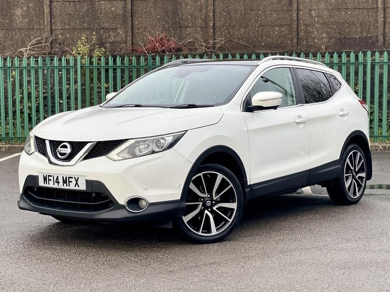 Used Nissan Qashqai Tekna 2014 White SUV