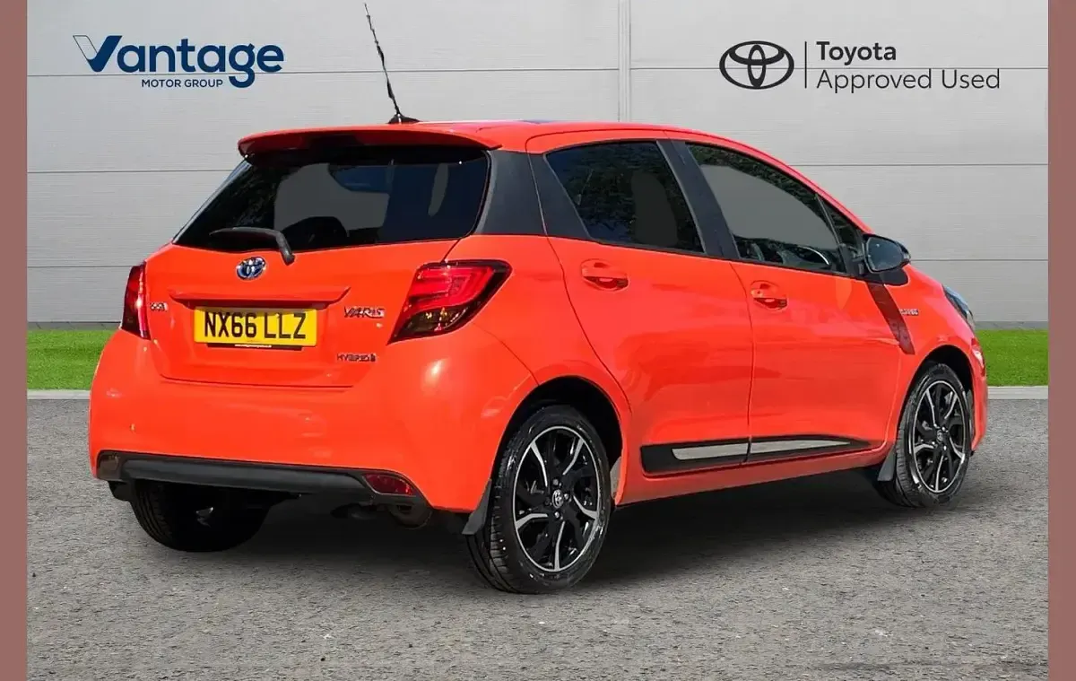 Used Toyota Yaris Edition 100 HP (73 kW) 2016 Orange Hatchback
