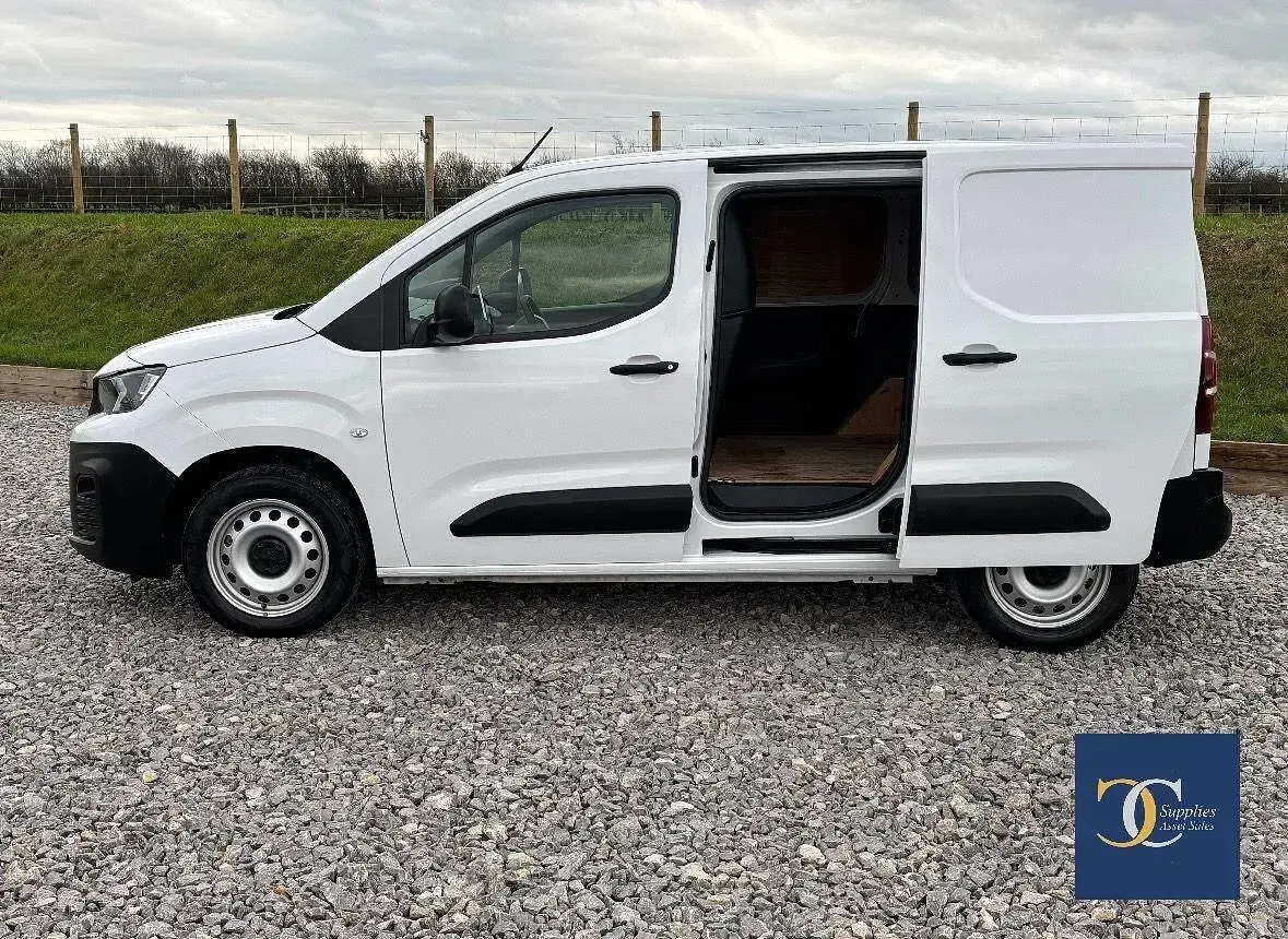 Used Peugeot Partner Premium 2023 White MPV