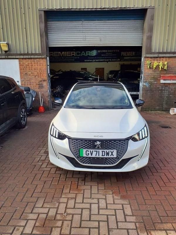Used Peugeot e-208 GT 100 kW (136 HP) 2021 White Hatchback