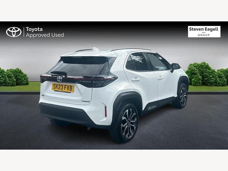 Used Toyota Yaris Hybrid Design 2023 White Hatchback