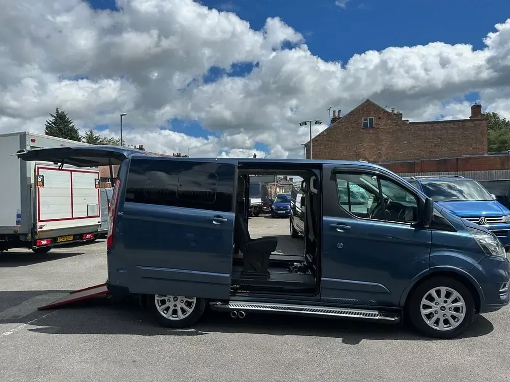Used Ford Tourneo Titanium 130 HP (95 kW) 2019 Blue MPV