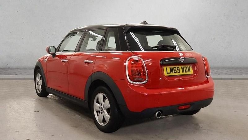 Used Mini Cooper Classic 136 HP (100 kW) 2019 Red Hatchback