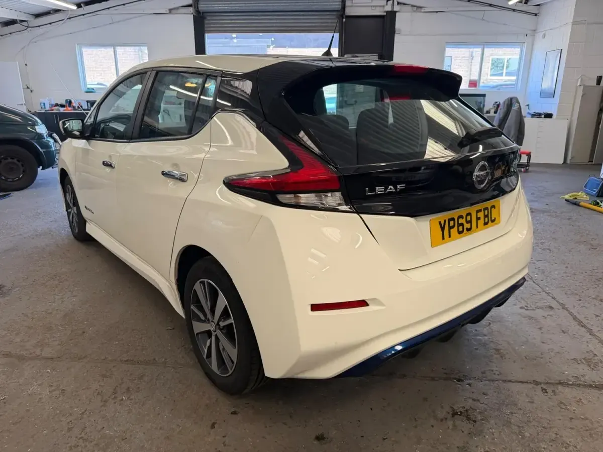 Used Nissan Leaf Acenta 110 kW (150 HP) 2019 White Hatchback