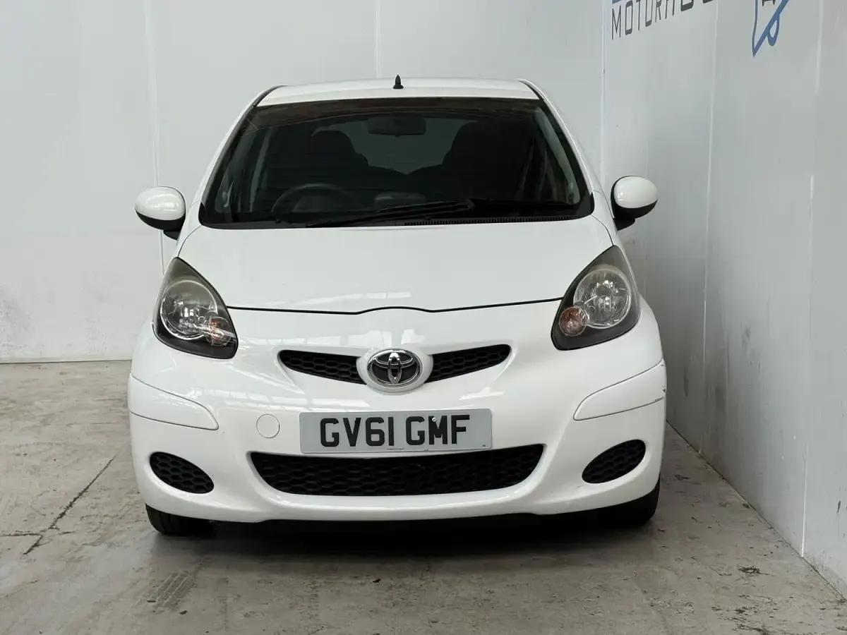 Used Toyota Aygo 68 HP (50 kW) 2011 White Hatchback