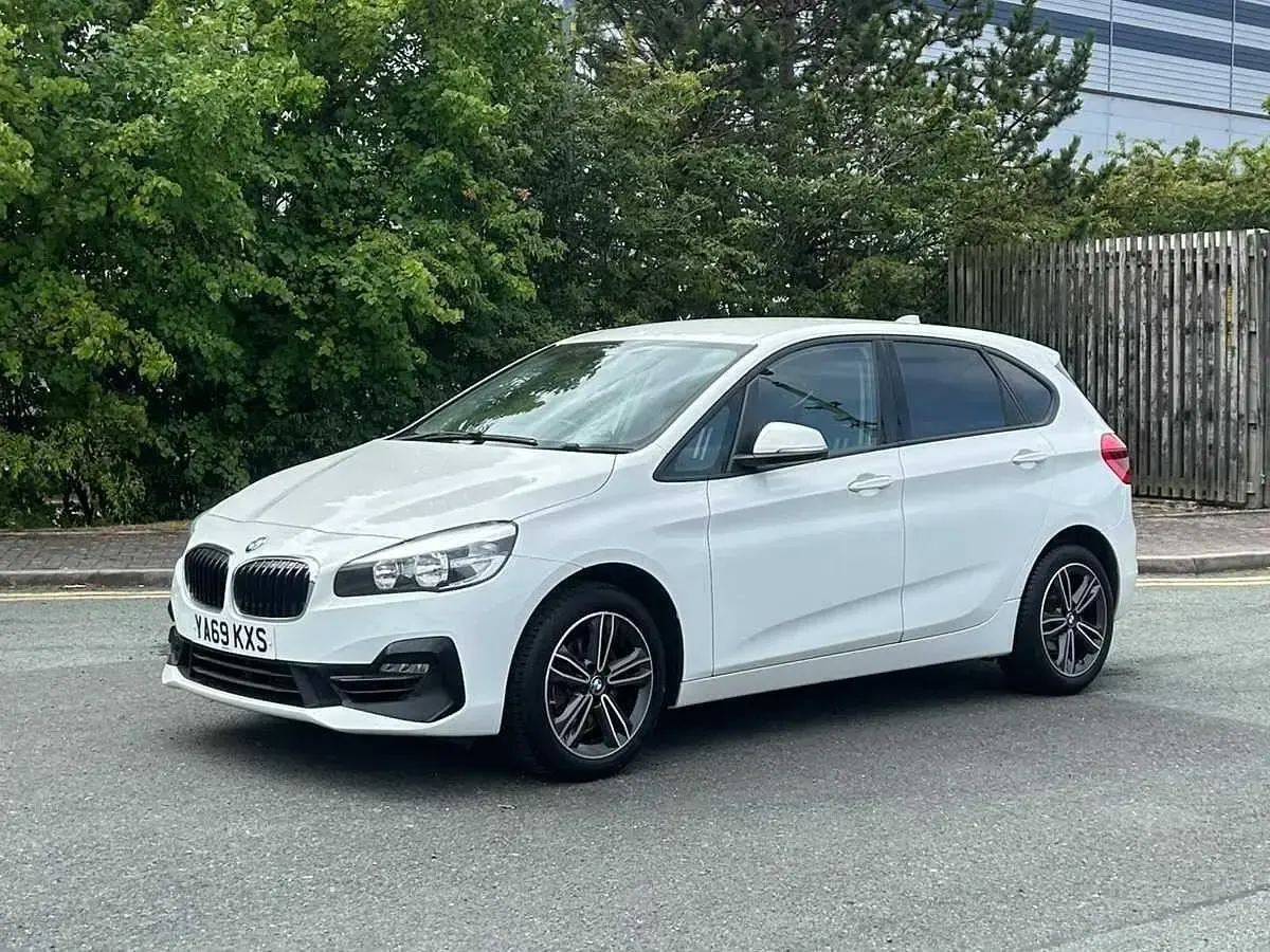 Used BMW 220 Active Tourer Sport Line 189 HP (139 kW) 2019 White MPV