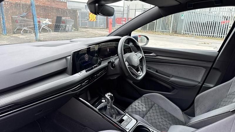 Used VW Golf VIII R-line 130 HP (95 kW) 2023 Atlantic blue metallic