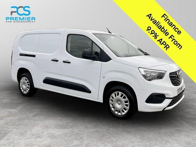 White Used 2022 Vauxhall Combo Sportive MPV | £7,400 (Fair price) - Image 1/3